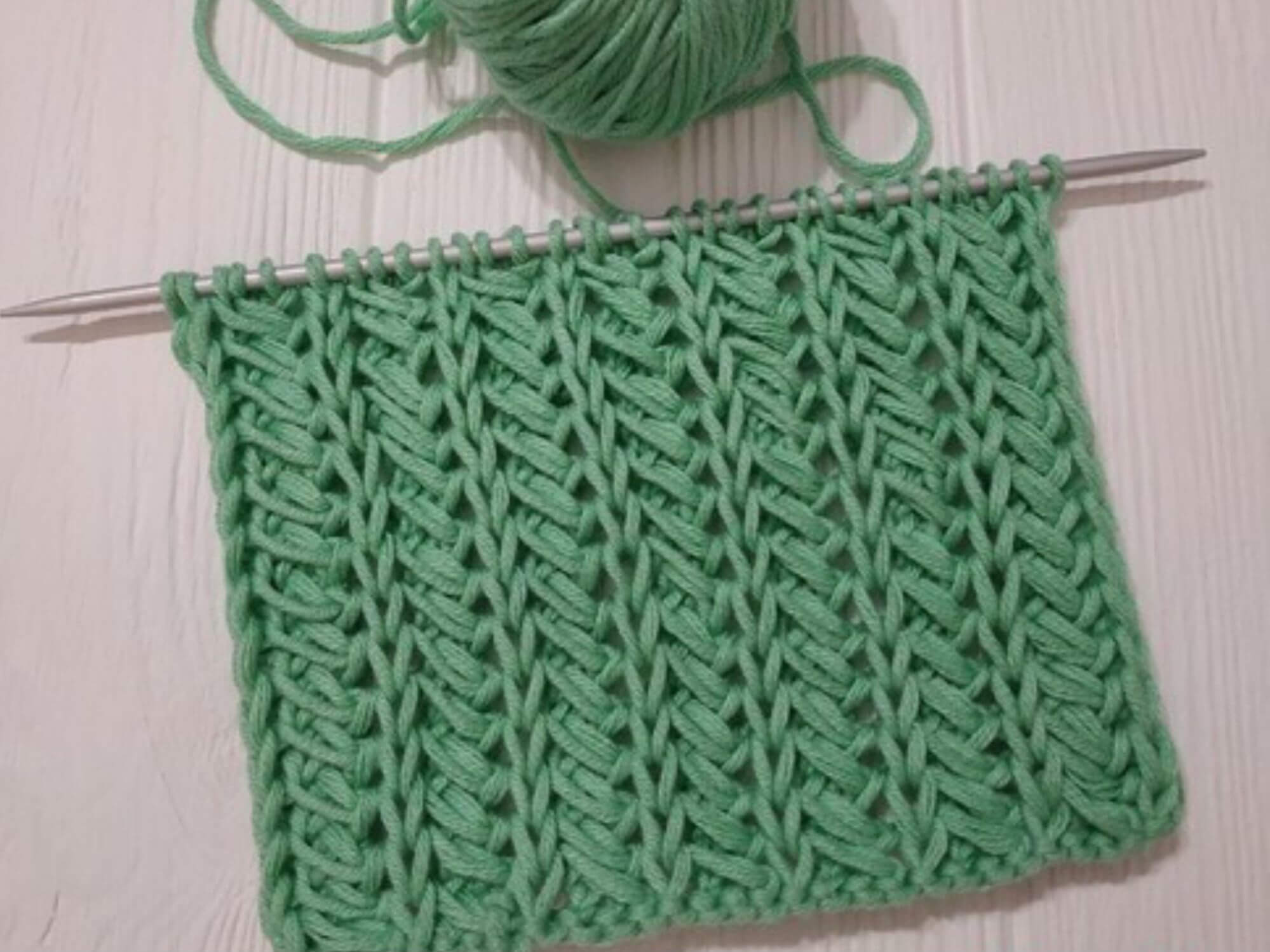 Вязаный шарф-хомут спицами схема вязания. Снуд косичками для начинающих