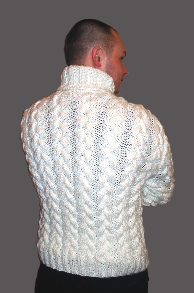 Белый мужской свитер, фото