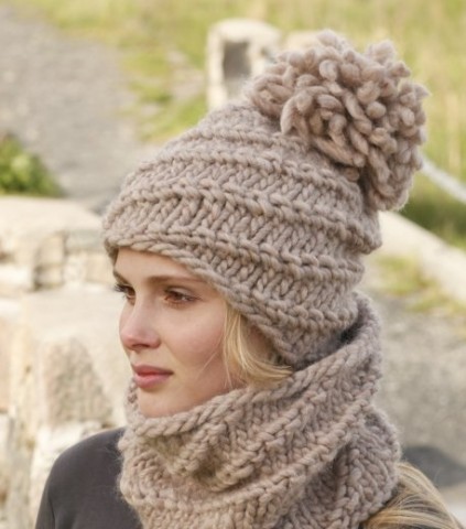 Зимняя женская шапка с помпоном, фото