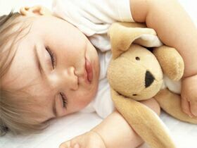 Как научить ребенка спать одному